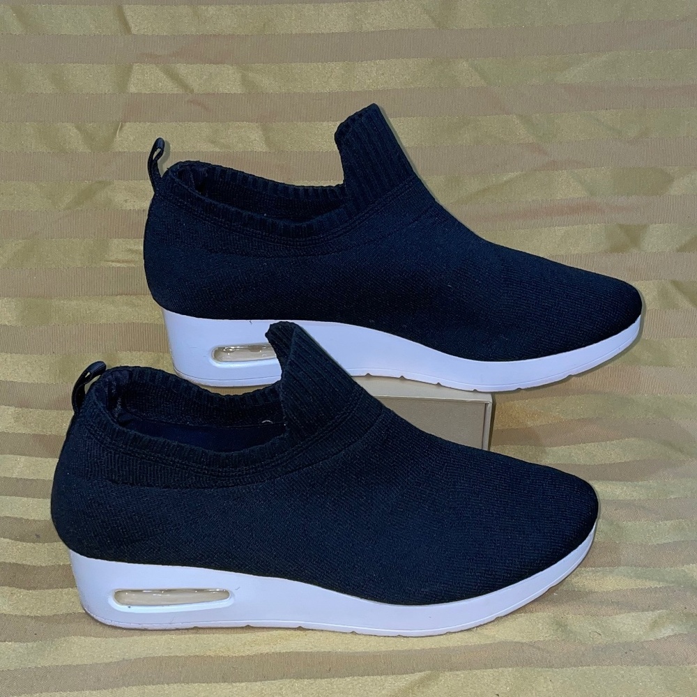 Stylish Black Women's Slip-On Sneakers